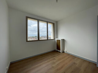  Appartement à louer 4 pièces 65 m²