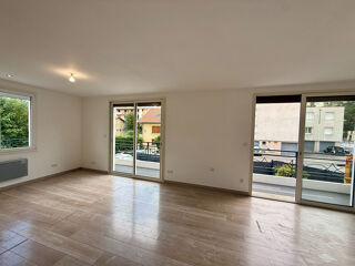  Appartement à louer 3 pièces 75 m²