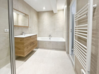  Maison  louer 9 pices 280 m