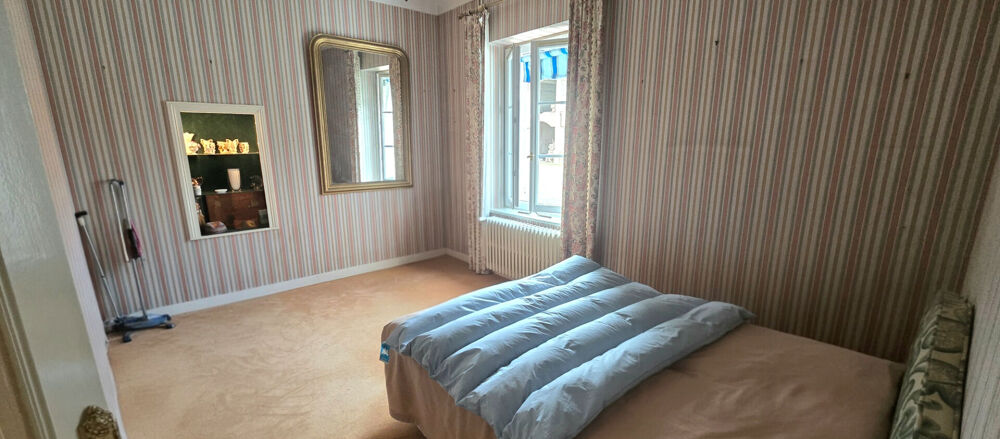 EXCLUSIVITE: Maison bordée par un ruisseau