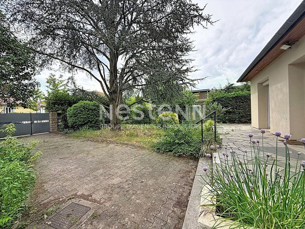 Vente Maison Maison individuelle type 5 pièces avec 3 chambres 2 garages et 2 place de parking - 69500 BRON Bron