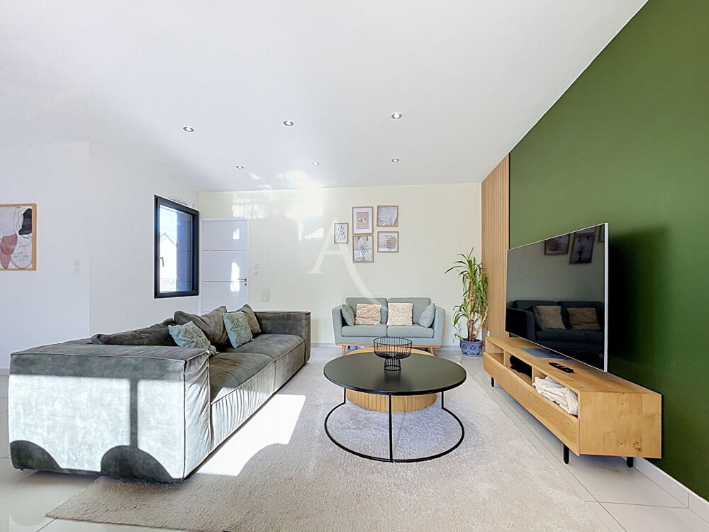 Vente Maison LONGUÉ-JUMELLES - MAISON CONTEMPORAINE AVEC PISCINE, 5 CHAMBRES ET PLUS DE 184 M² HABITABLES Longue jumelles