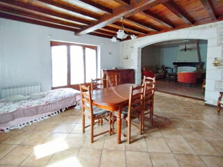  Maison  vendre 8 pices 242 m