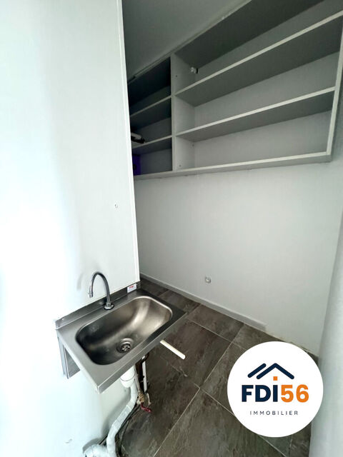   Local commercial à vendre à Lorient - 30 m² avec cave 