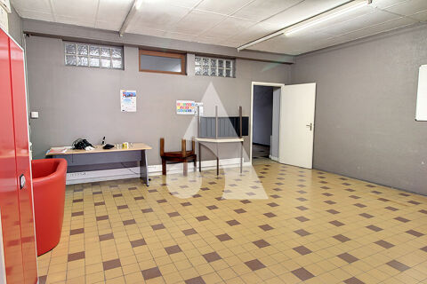 Grand local commercial à Douai 1300 59500 Douai