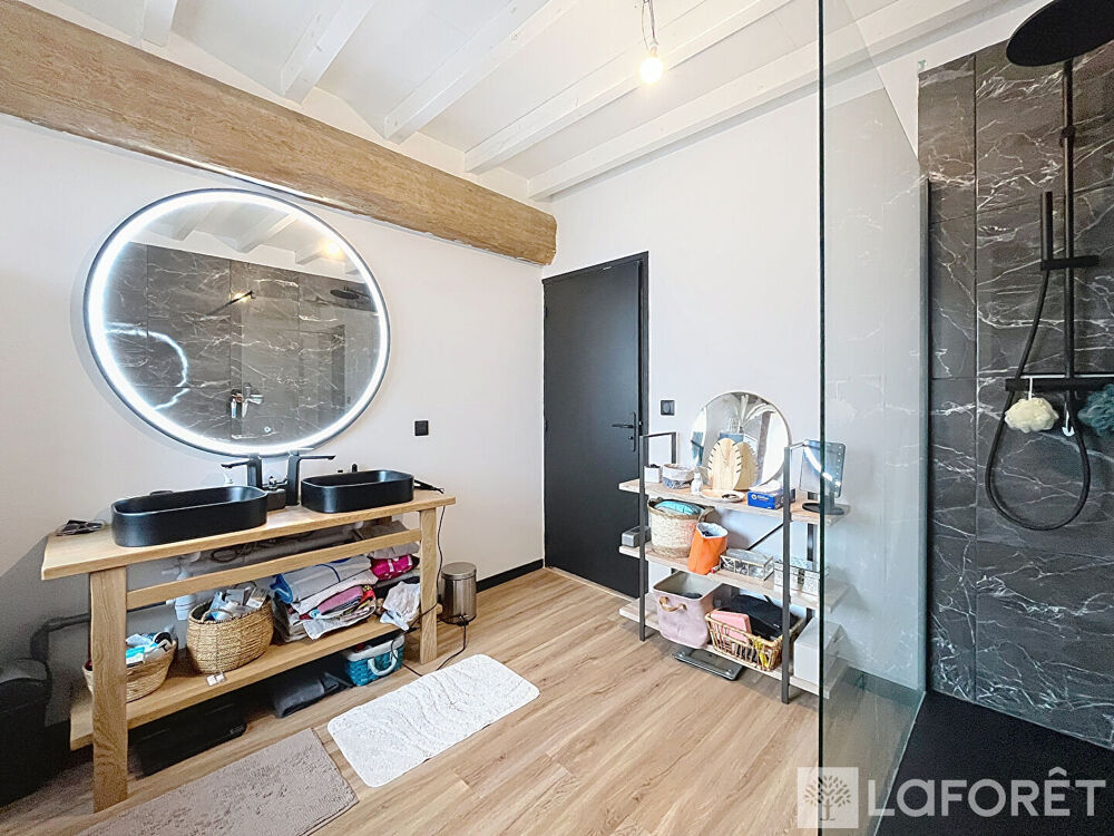 Vente Appartement Appartement avec cachet dans une petite copropriété proche du centre-ville et des commoditéss Les abrets en dauphine