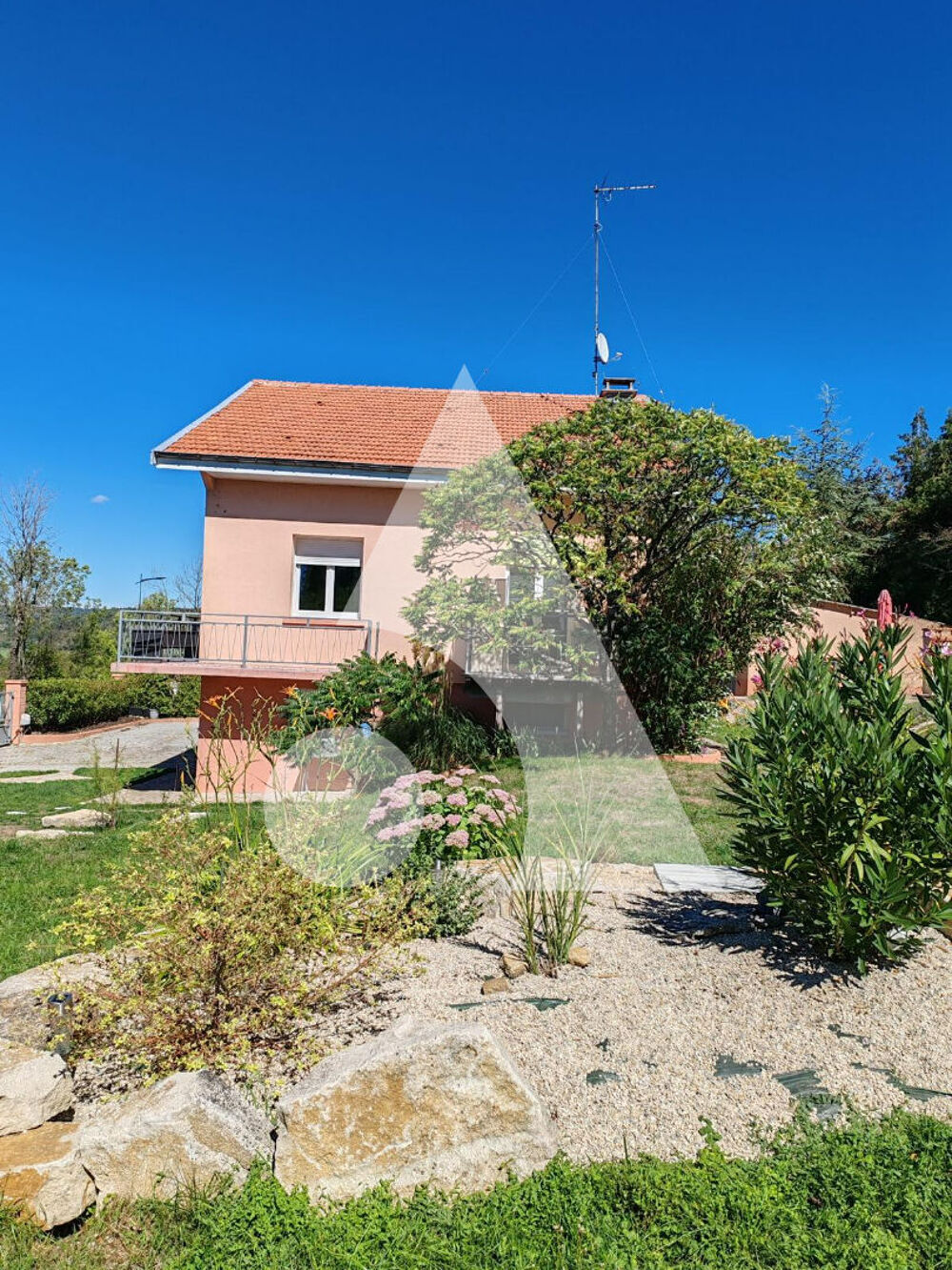 Maison familiale de 165 m² avec jardin et dépendance, sans travaux !