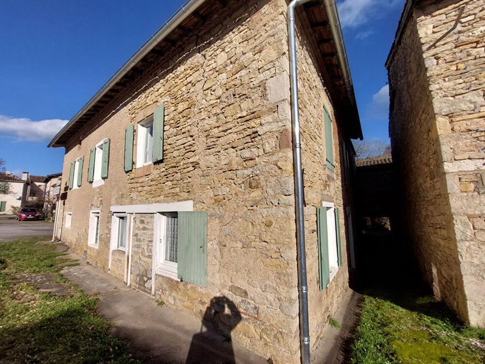 Maison en pierre avec cour intérieure