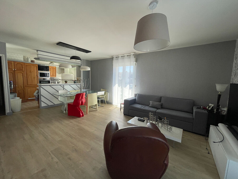 Vente Appartement à vendre à Vannes secteur étang aux Ducs Appartement T5 - 88 m², bon état, 2 balcons, parkings Vannes