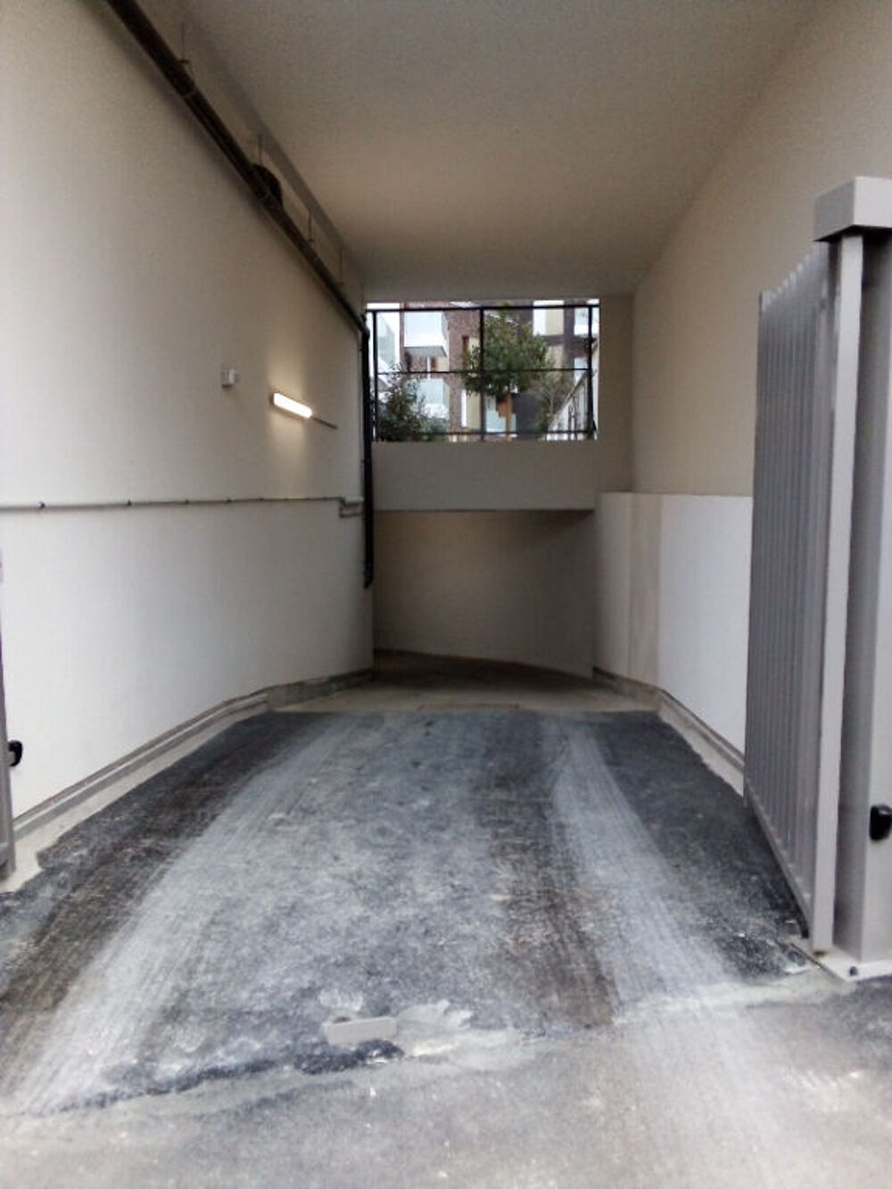 Location Parking/Garage PARKING SOUS SOL PLACE FRANCOIS MITTERAND MONTREUIL Montreuil