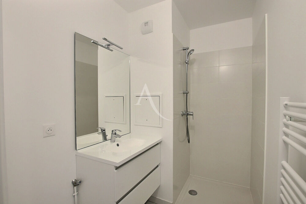 Location Appartement APPARTEMENT AUBERVILLIERS 4 PIECES 78m2 Aubervilliers