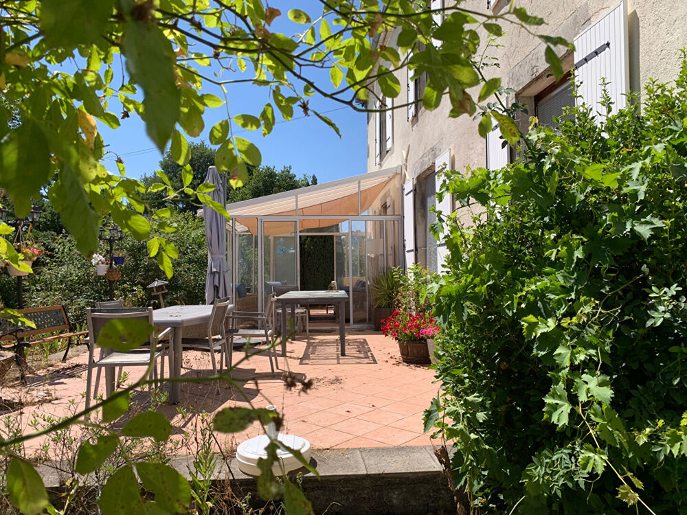 Vente Maison CHARENTE - Maison T6  avec Terrain, proche Champagne-Mouton Champagne mouton