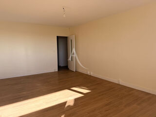  Appartement à louer 3 pièces 84 m²