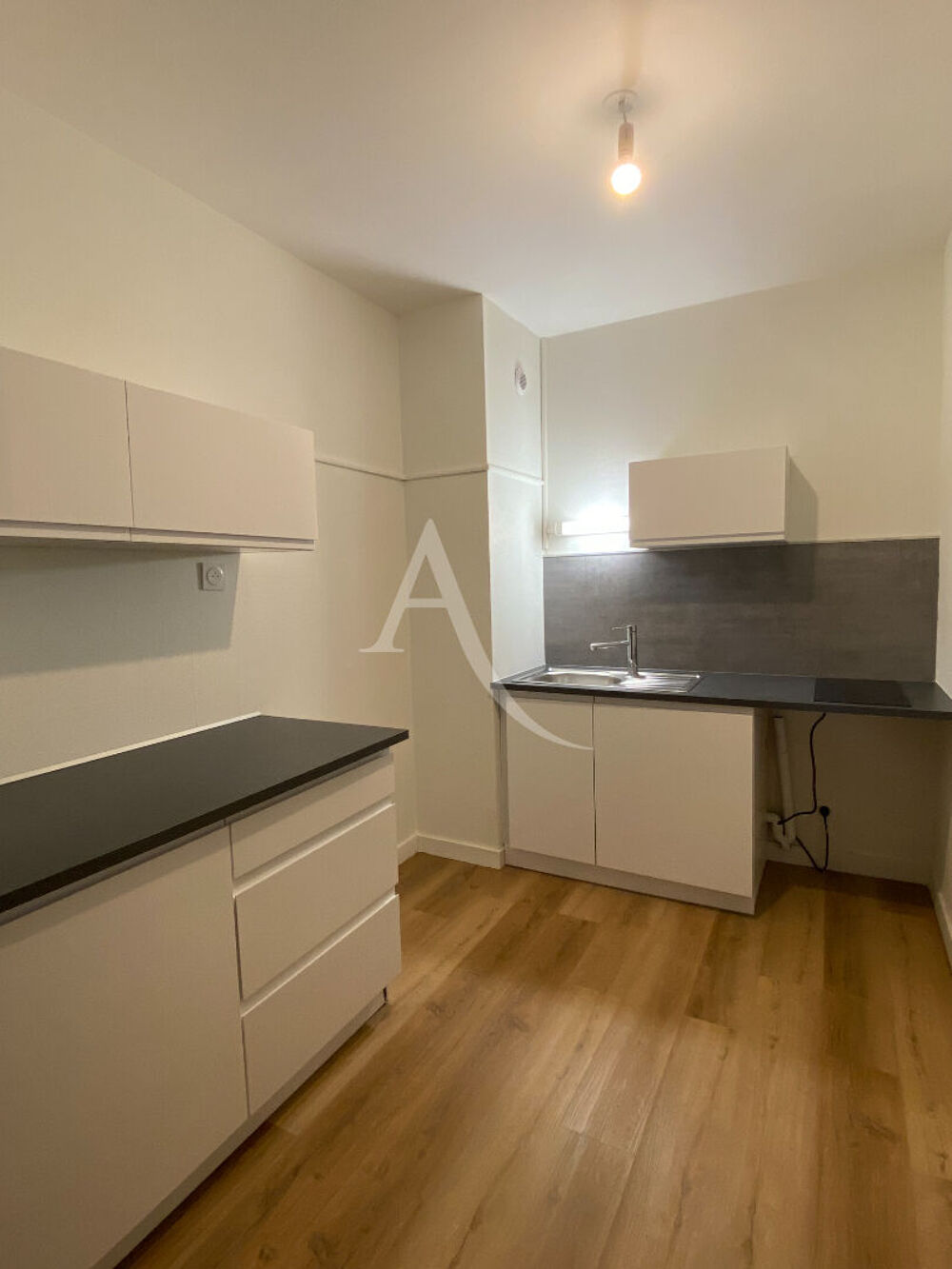 Location Appartement A LOUER STUDIO AVEC PARKING 35.5 M² chauffage inclus Angers