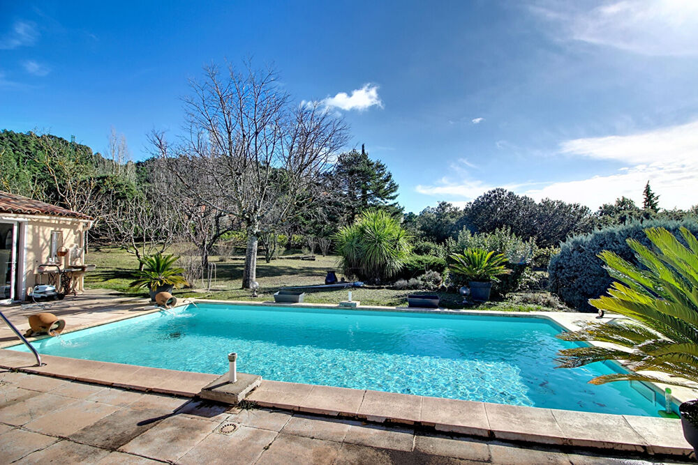À VENDRE EN EXLUSIVITE!! Propriété à TOURTOUR de 130m² + dépendance de 20m² + agrandissement possible + piscine le tout sur un