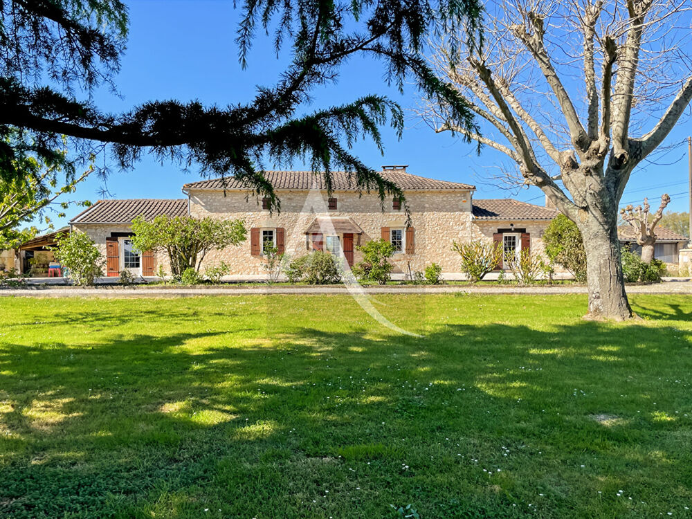 Propriété en pierre avec dépendances, piscine et pool house
