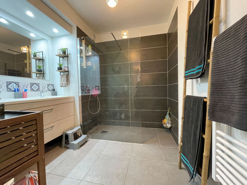 Vente Appartement Appartement La Ciotat de 4 pièces de 80 m² avec terrasse ,jardin et garage La ciotat