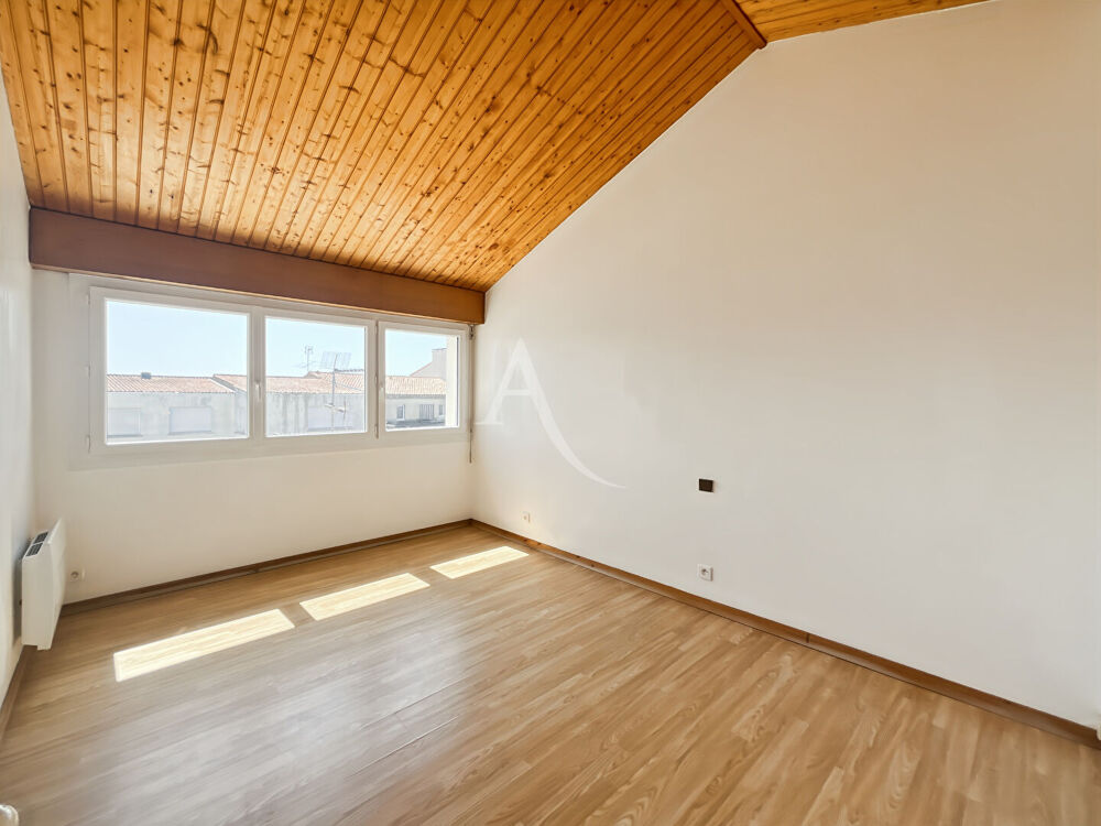 Vente Appartement Appartement de caractère avec double espace de vie et combles exploitables ? Hyper centre de Challans Challans