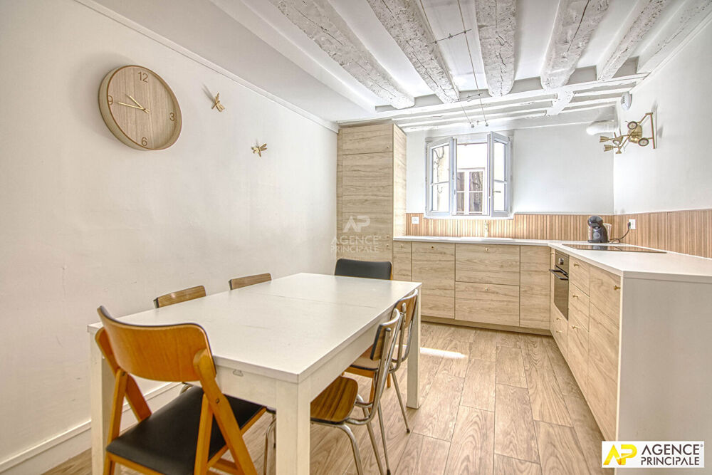 Vente Appartement Versailles Saint-Louis appartement  4  pièces 77 m 2 carrez situé au 1er  étage. Versailles