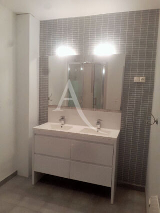  Appartement à louer 4 pièces 98 m²