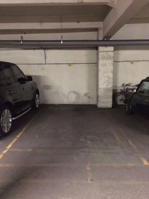  Parking / Garage  louer 1 m