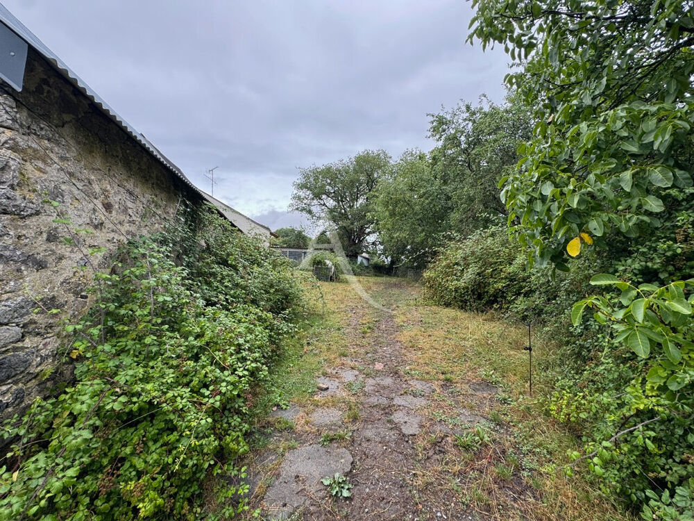 SAINT-GERMAIN-LE-FOUILLOUX - Longère à rénover de 312 m²