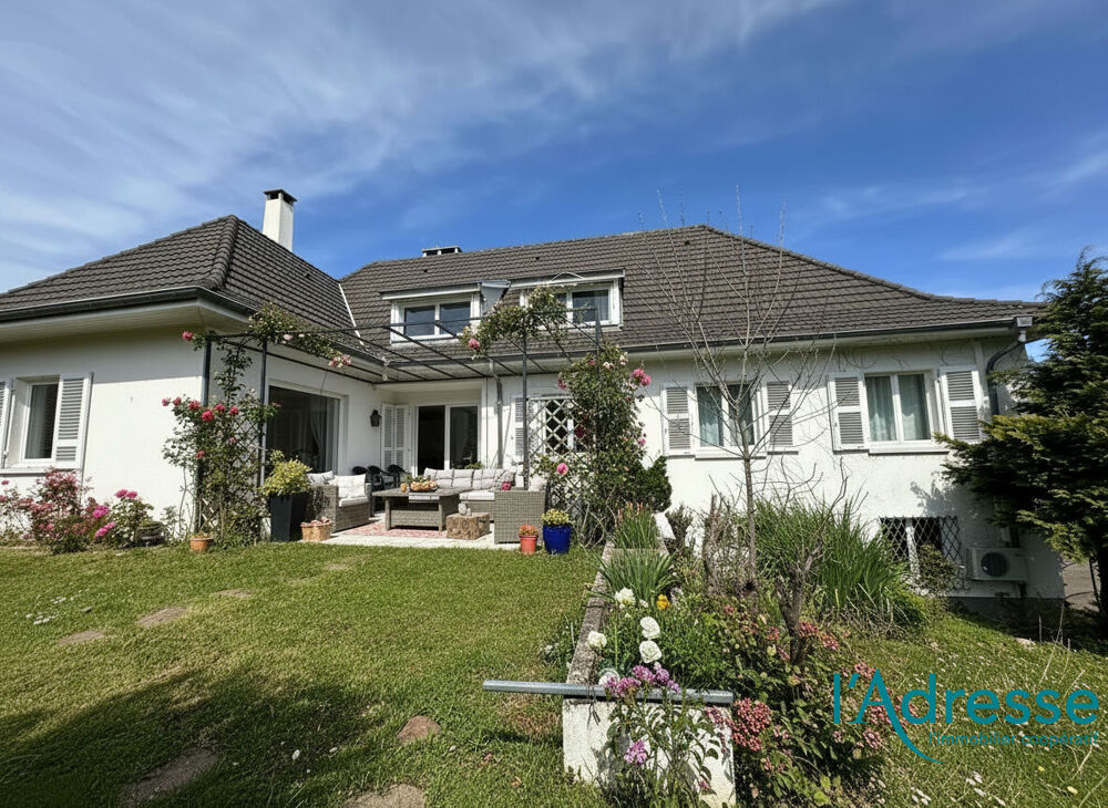 MAISON BOURGEOISE PLAIN PIED de 264 m² sur un terrain de 15 ares.