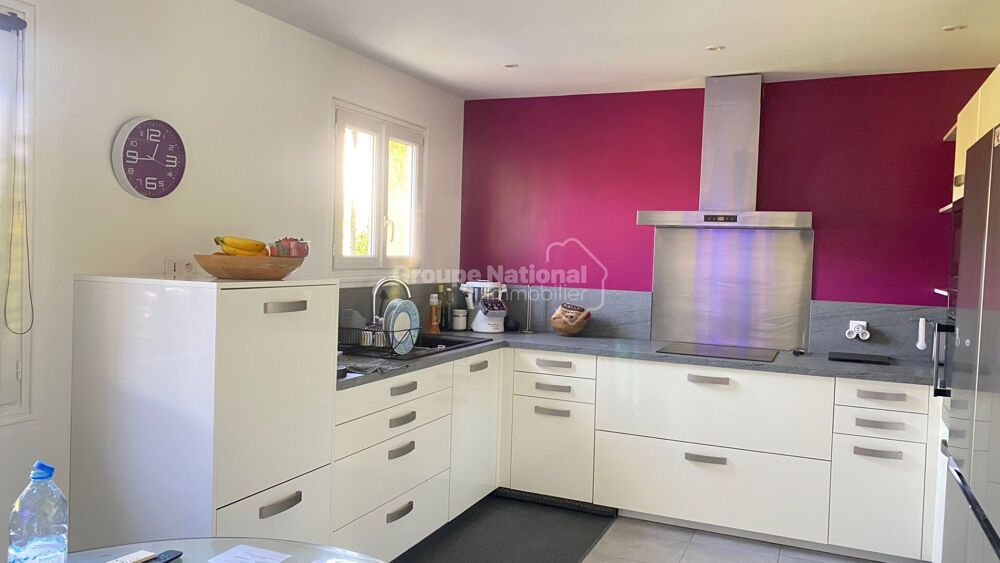 Vente Maison Clarensac  Villa 8 pièces 192,11 m2 avec piscine sur 1475m2 de terrain clos arboré Clarensac