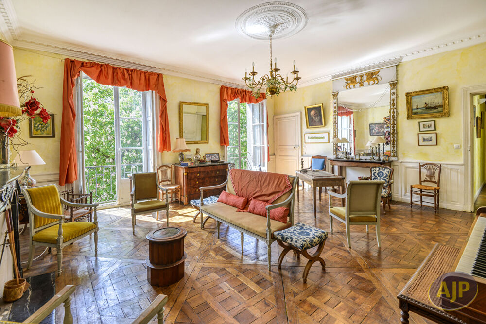 NANTES CATHEDRALE - APPARTEMENT FAMILIAL DE CARACTERE