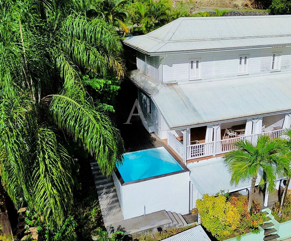 Vente Maison Coup de coeur, villa avec piscine, vue dégagée et fort potentiel locatif aux Trois-Îlets Les trois ilets