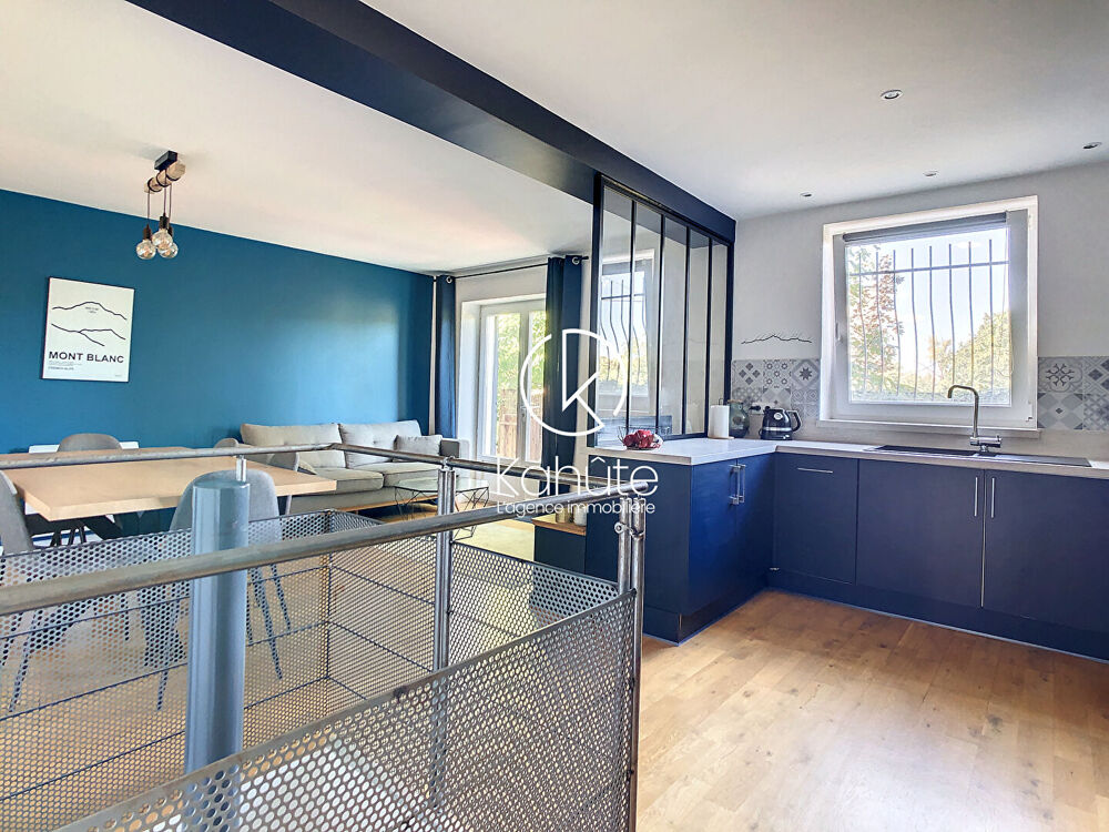 Appartement rénové avec gout de 86,40 m2 - 4 pièces, 3 chambres avec terrasse de 13,60m2 et cave de 33,15m2 sur la commune de Sa