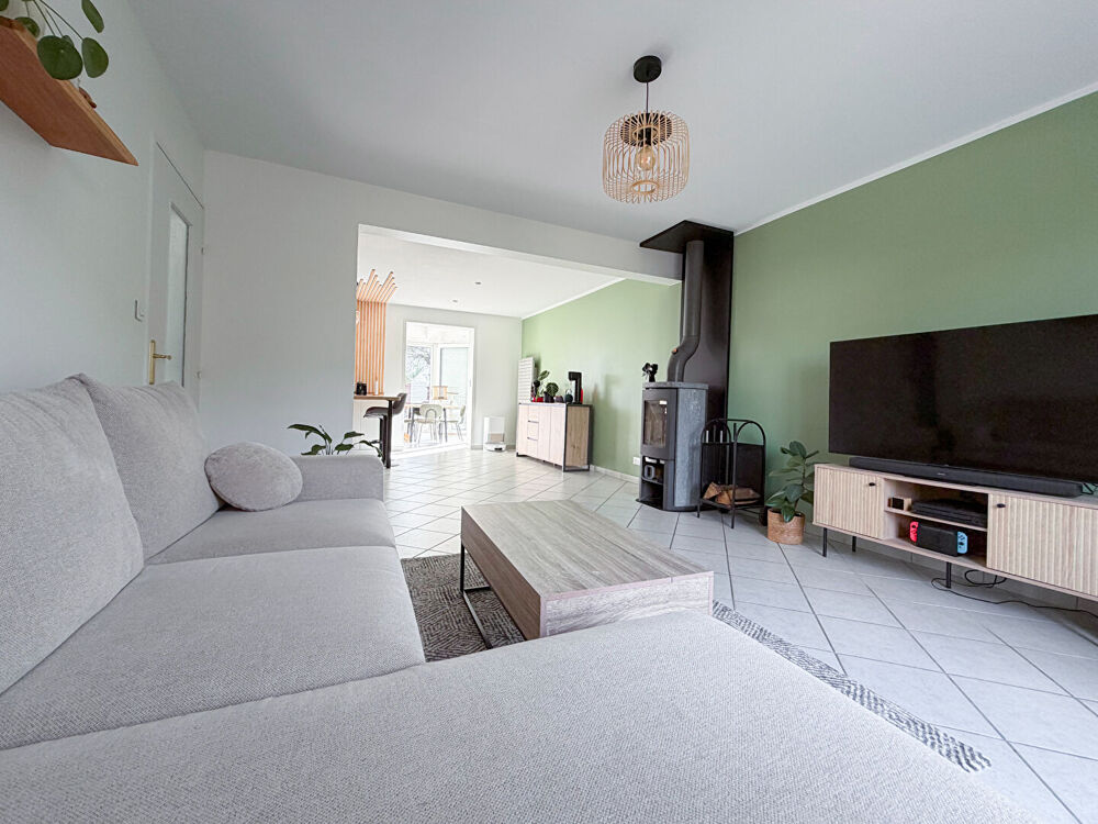 A vendre - Maison familiale non mitoyenne de 110 m², 3 chambres, jardin et garage à Mozé-sur-Louet