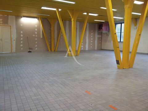A VENDRE -BUREAUX / SURFACE DE VENTE / STOCKAGE - CENTRE VILLE FOURCHAMBAULT 162500 58600 Fourchambault