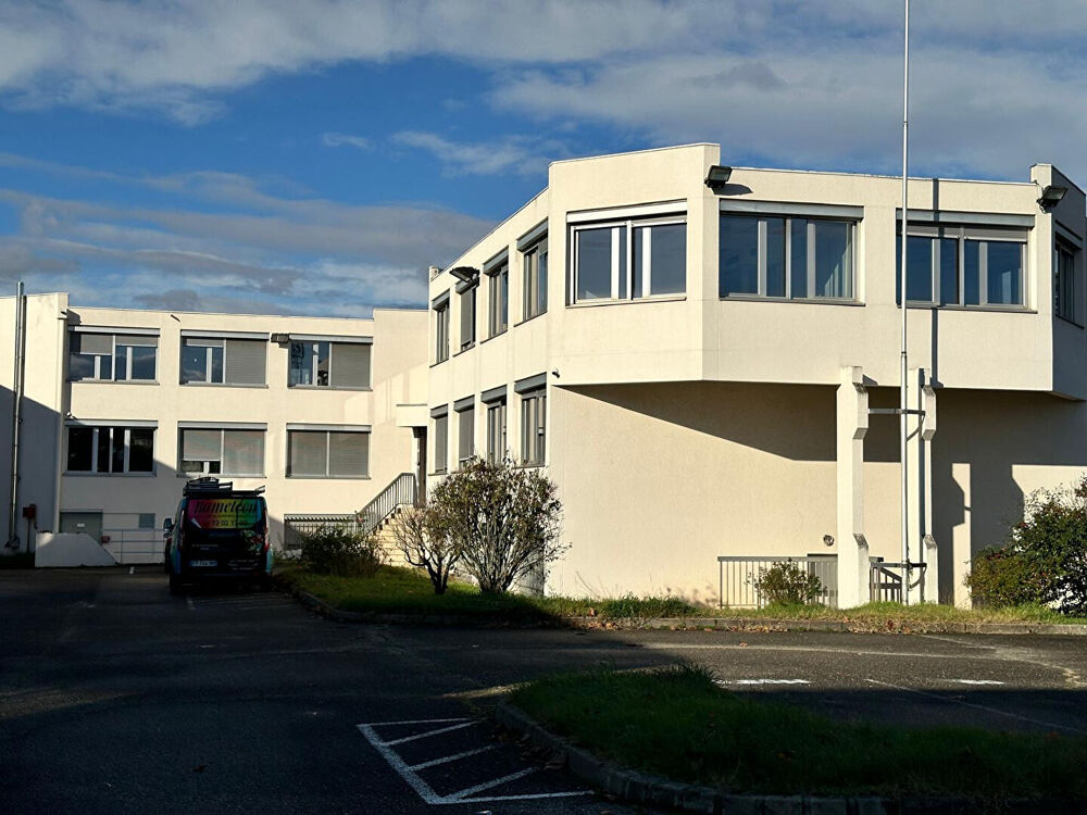   ÉTAGE COMPLET DE BUREAUX CLOISONNÉS , ENVIRON 770 m²  AU 1ER ETAGE - accès PMR - PARKING PRIVÉ 