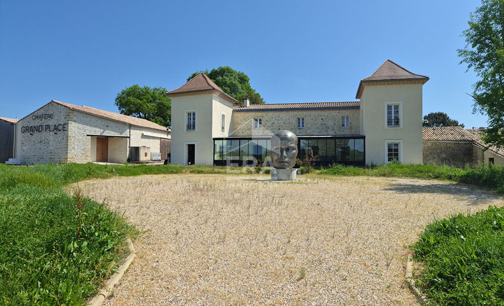 Château de prestige (viticole) à vendre à 25 minutes de St Emilion.
