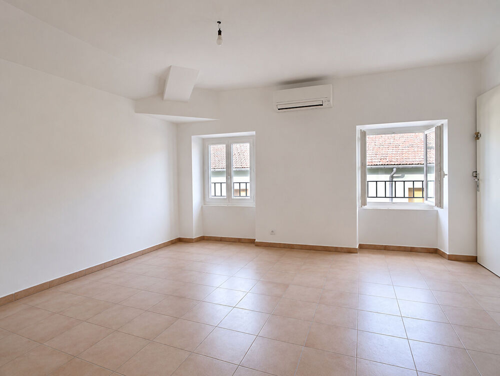 Location Appartement Appartement  2 pièce(s) 40.71 m2 avec cellier, coeur de Roquemaure au calme absolu Roquemaure