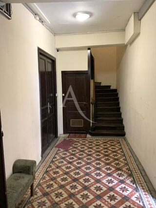  Immeuble � vendre 726 m�