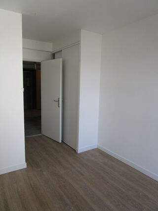  Appartement à louer 3 pièces 63 m²