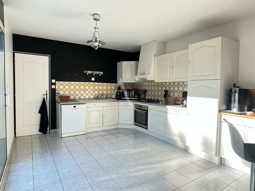 30 mn LA ROCHELLE / 10 MN FONTENAY LE COMTE / 15 MN MARANS