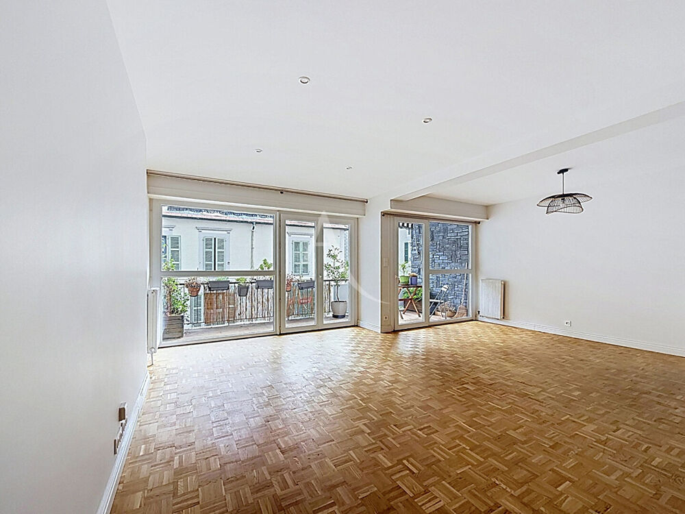 Vente Appartement PAU T3 TRAVERSANT CENTRE VILLE AVEC 2 BALCONS, GARAGE ET CAVE Pau