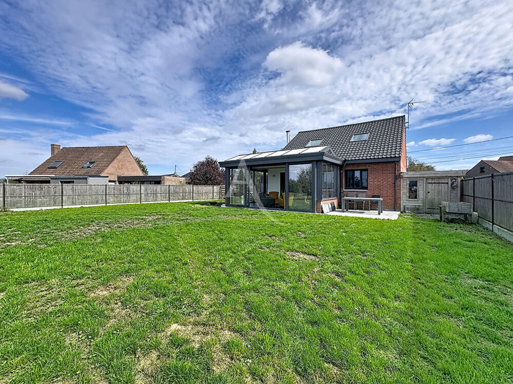 Pavillon récent de plain-pied à Aubers de 123m²