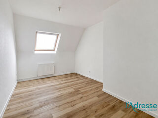  Appartement à louer 5 pièces 102 m²