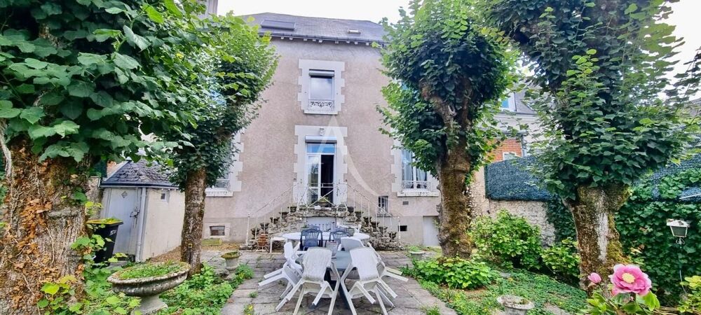 UNE MAISON DE VILLE BOURGEOISE AVEC PISCINE ET GARAGES EN CENTRE VILLE DE BLOIS 219.58 m2