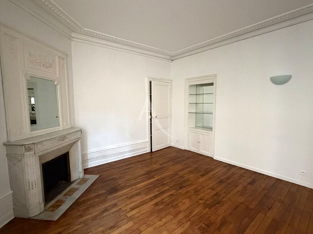 Vente Appartement Nantes centre rue Lafayette, très beau T2 bis de caractère de 66 m2 donnant sur cour calme Nantes
