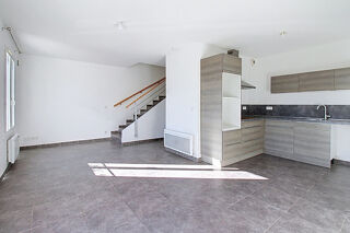  Appartement à louer 3 pièces 68 m²