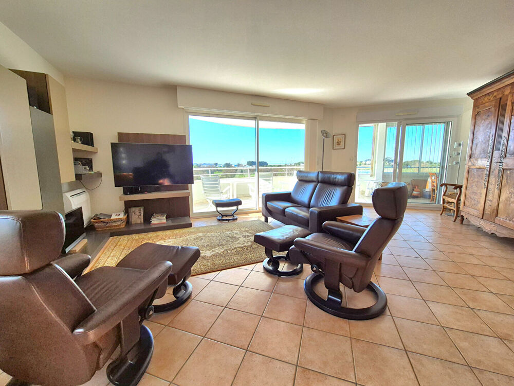 GRAND APPARTEMENT AVEC VUE MER