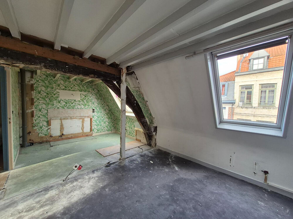 VIEUX LILLE - PLATEAU BRUT EN DUPLEX DE 66 M² LOI CARREZ (95M² AU SOL) - A AMENAGER