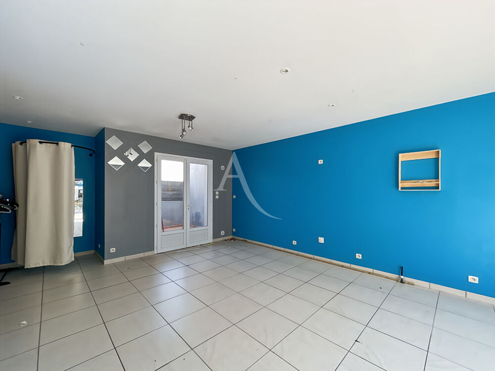 Ensemble immobilier avec local commercial en RDJ et T2 mezzanine à l'étage