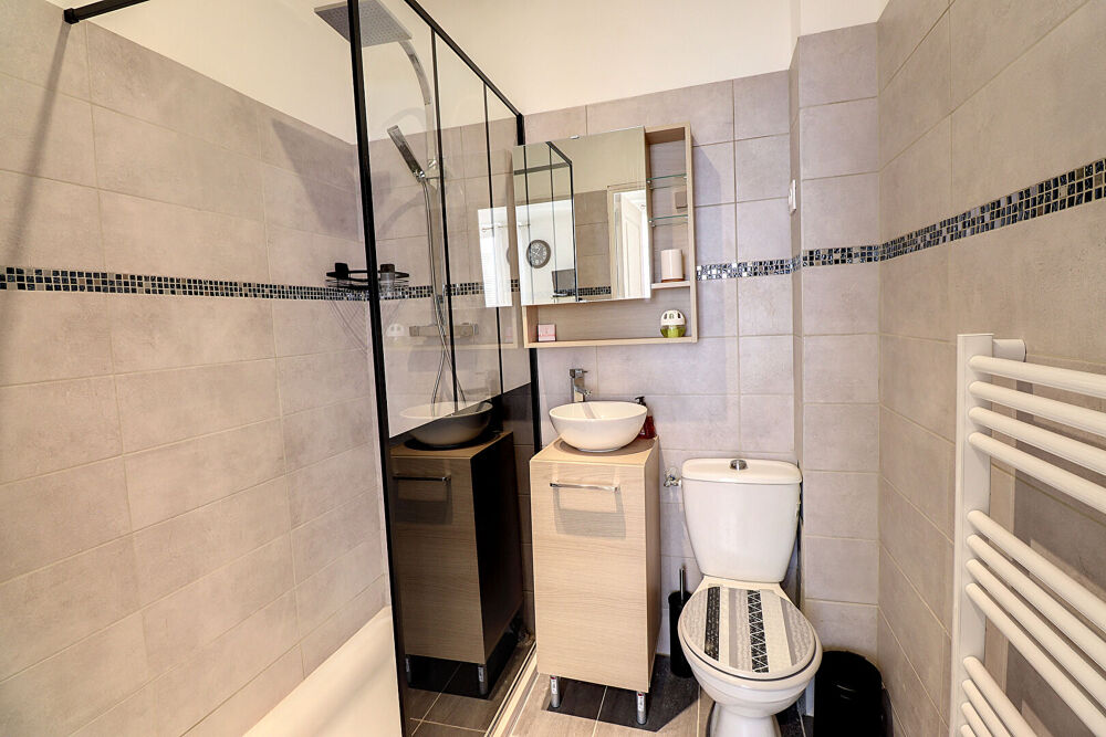À LOUER - EN EXCLUSIVITÉ À LORGUES - STUDIO 20m2 + CELLIER/BUANDERIE 5m2