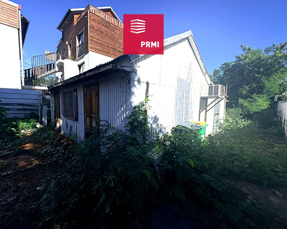 CENTRE-VILLE SAINT-PAUL : Terrain à fort potentiel, proche front de mer